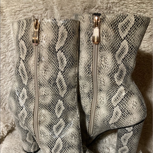 Faux leather snake skin boots Sz 8.5 - Picture 6 of 7